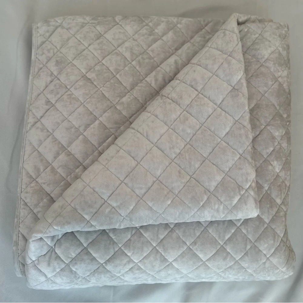 Threshold Full/Queen Luxe Diamond Stitch Velvet Quilt Light Gray NWOT